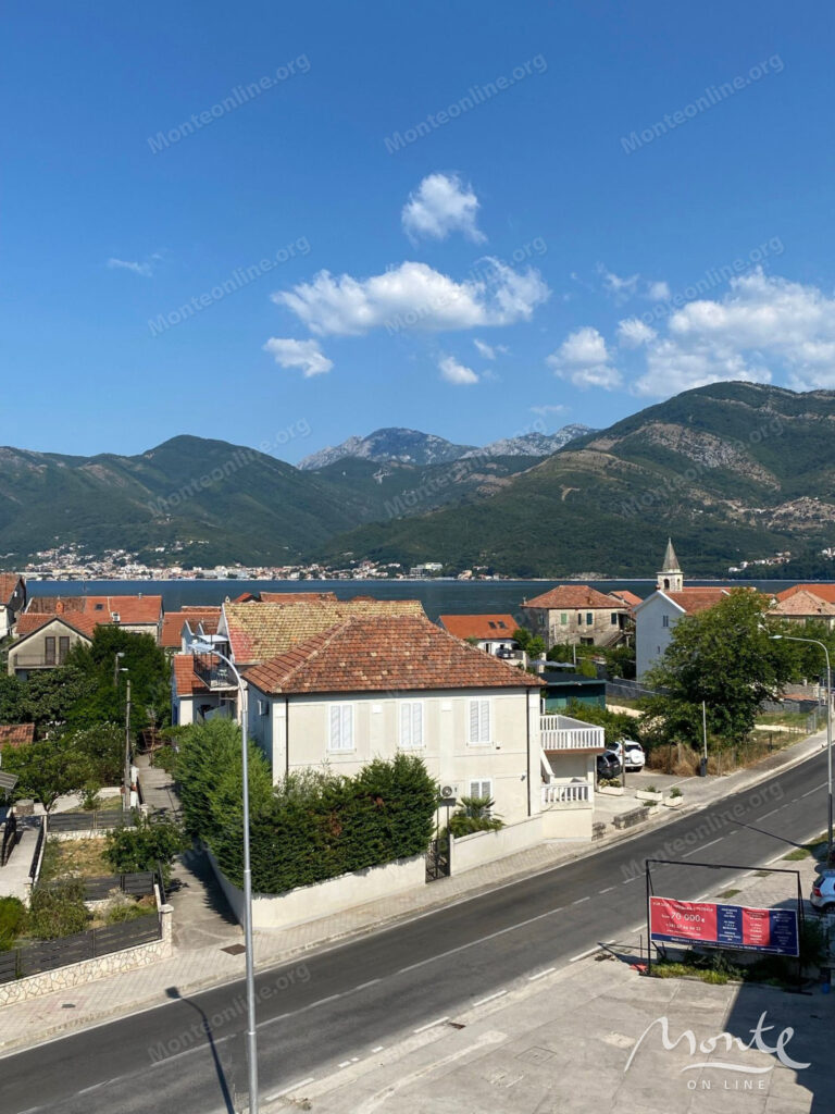 uyutnaya 2 spalnaya kvartira s panoramnym vidom na more v tivate rajon donya lastva 01