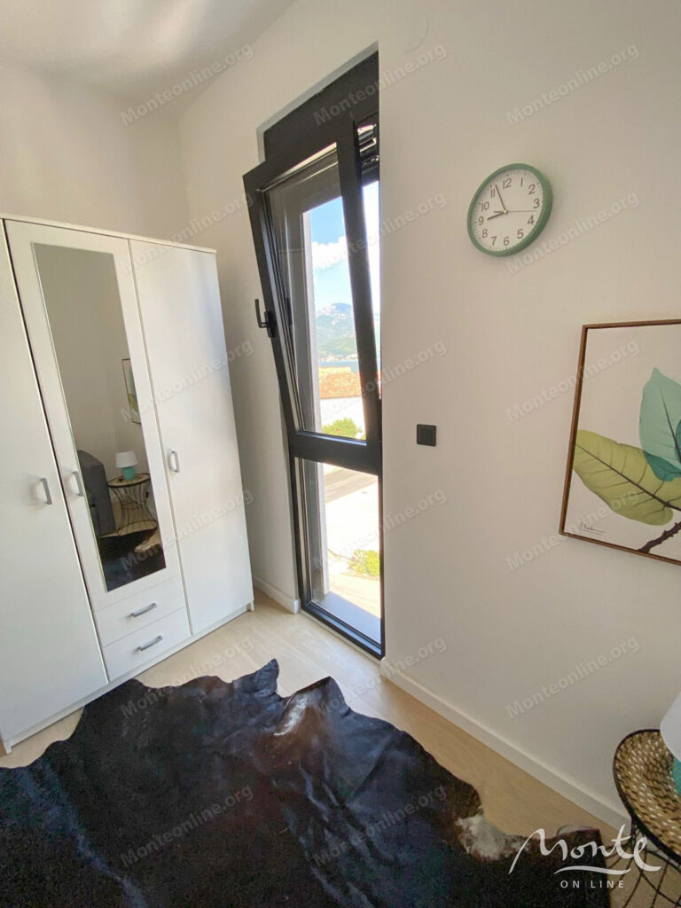 uyutnaya 2 spalnaya kvartira s panoramnym vidom na more v tivate rajon donya lastva 12