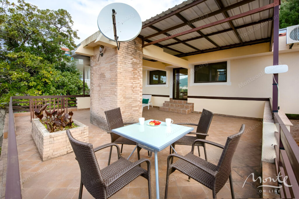 villa milana prostornaya villa s sadom v budve vsego 6 minut ot morya 05