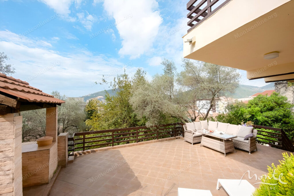 villa milana prostornaya villa s sadom v budve vsego 6 minut ot morya 36