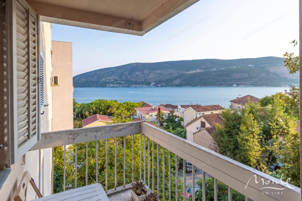 2 spalnaya kvartira s kladovoj u morya rajon topla herczeg novi 01