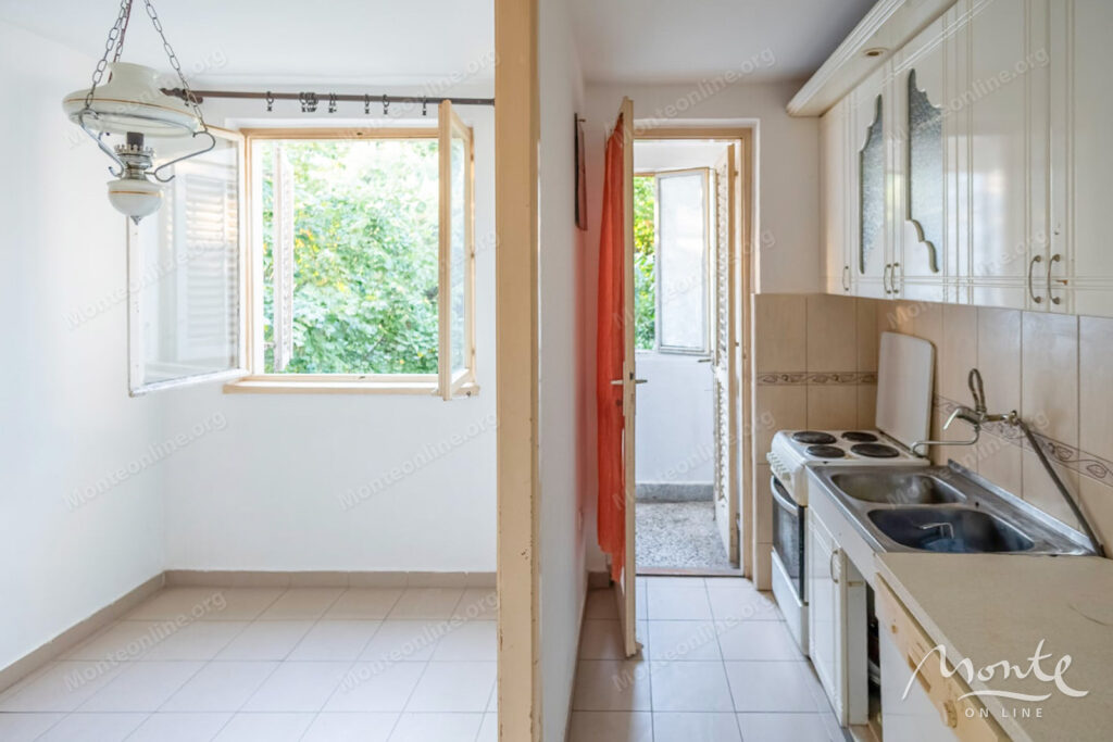 2 spalnaya kvartira s kladovoj u morya rajon topla herczeg novi 06