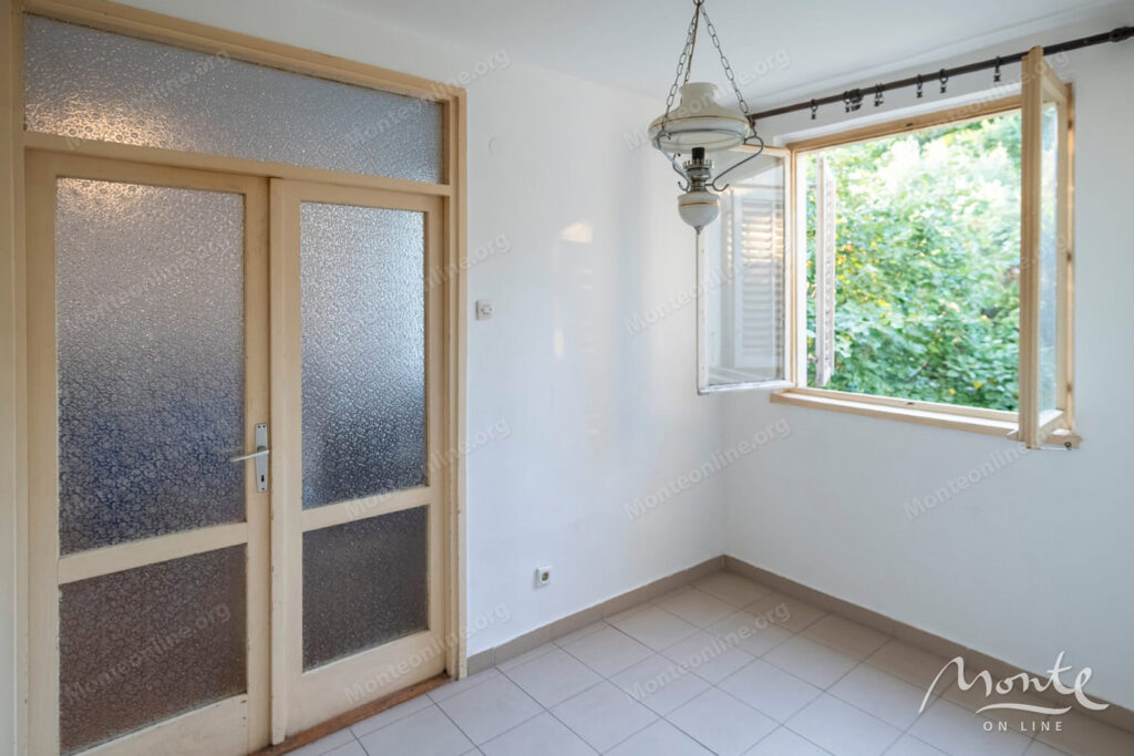 2 spalnaya kvartira s kladovoj u morya rajon topla herczeg novi 08