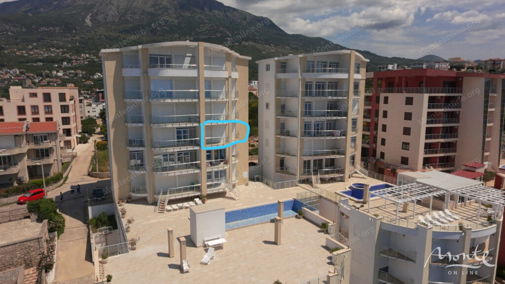 apartament s 2 spalnyami na pervoj linii s privatnym plyazhem v dobra voda bar 03