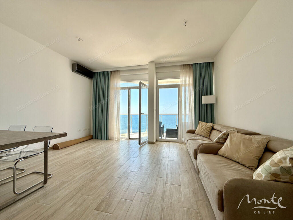 apartament s 2 spalnyami na pervoj linii s privatnym plyazhem v dobra voda bar 07