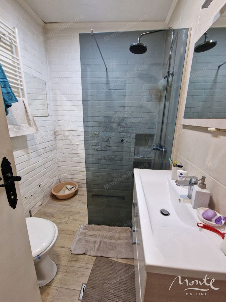 dvuhurovnevaya kvartira v kamennom dome v serdcze starogo goroda herczeg novi 18