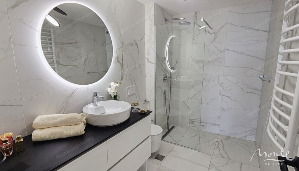 eksklyuzivnaya kvartira s panoramnym vidom na more v budve 12