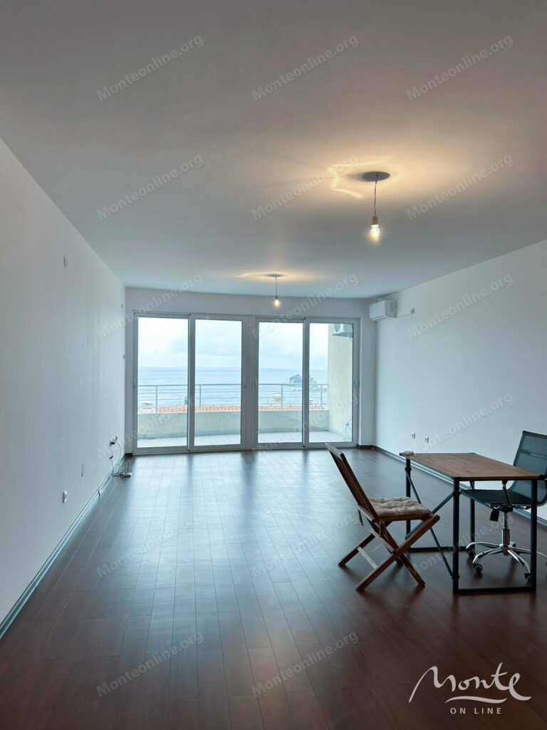 kvartira s 1 spalnej i panoramnym vidom na more v petrovcze 07