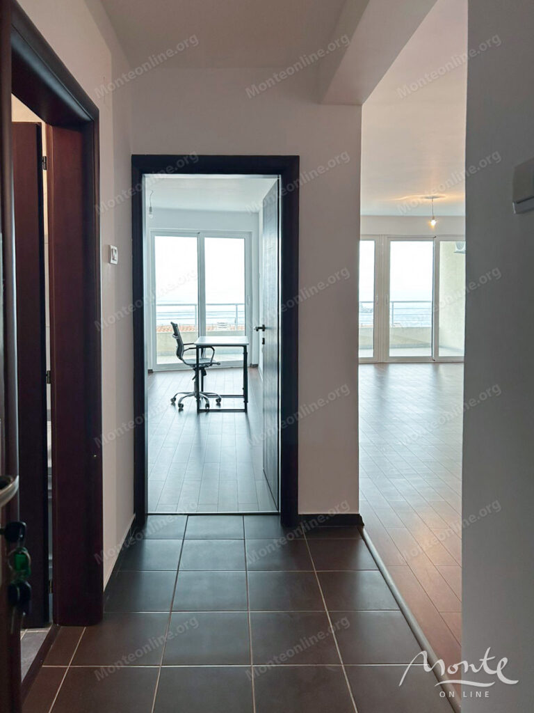 kvartira s 1 spalnej i panoramnym vidom na more v petrovcze 08