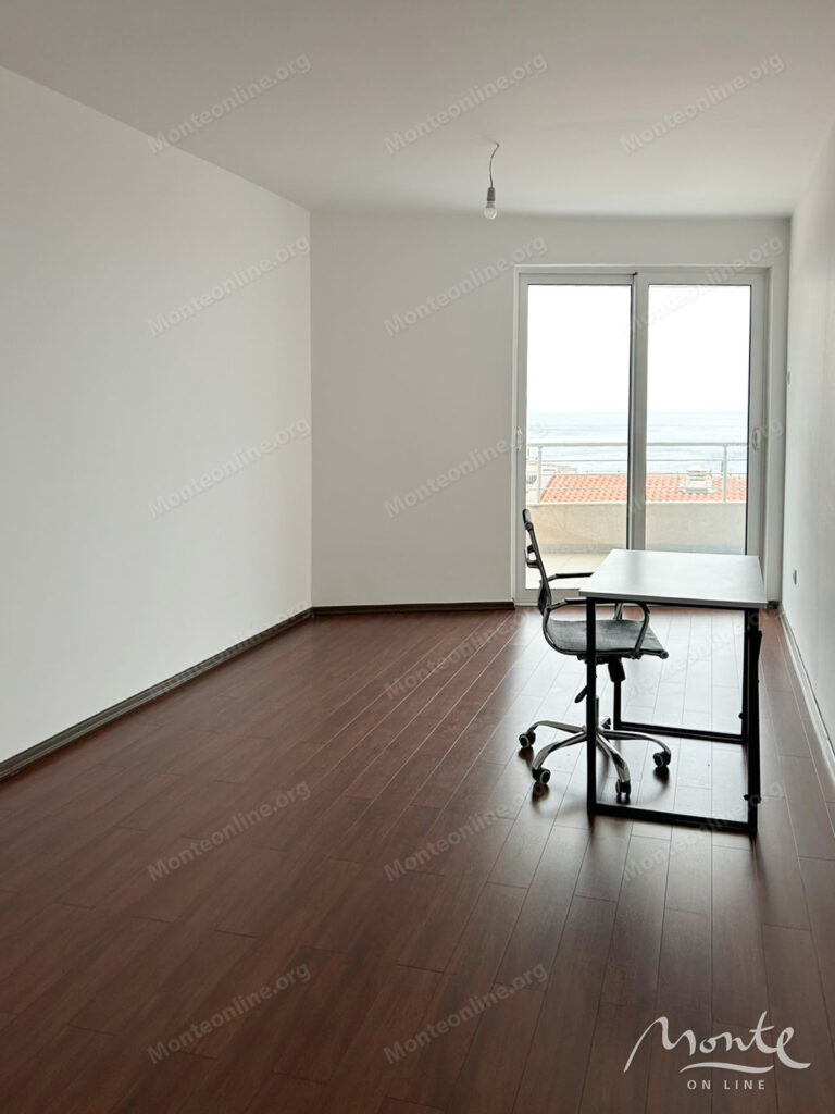 kvartira s 1 spalnej i panoramnym vidom na more v petrovcze 09