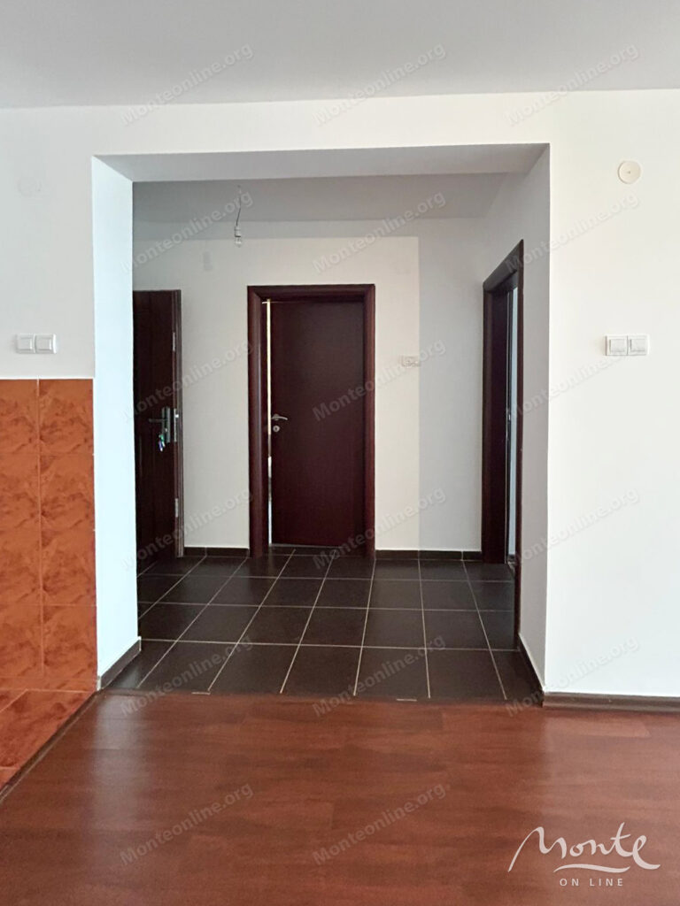 kvartira s 1 spalnej i panoramnym vidom na more v petrovcze 13