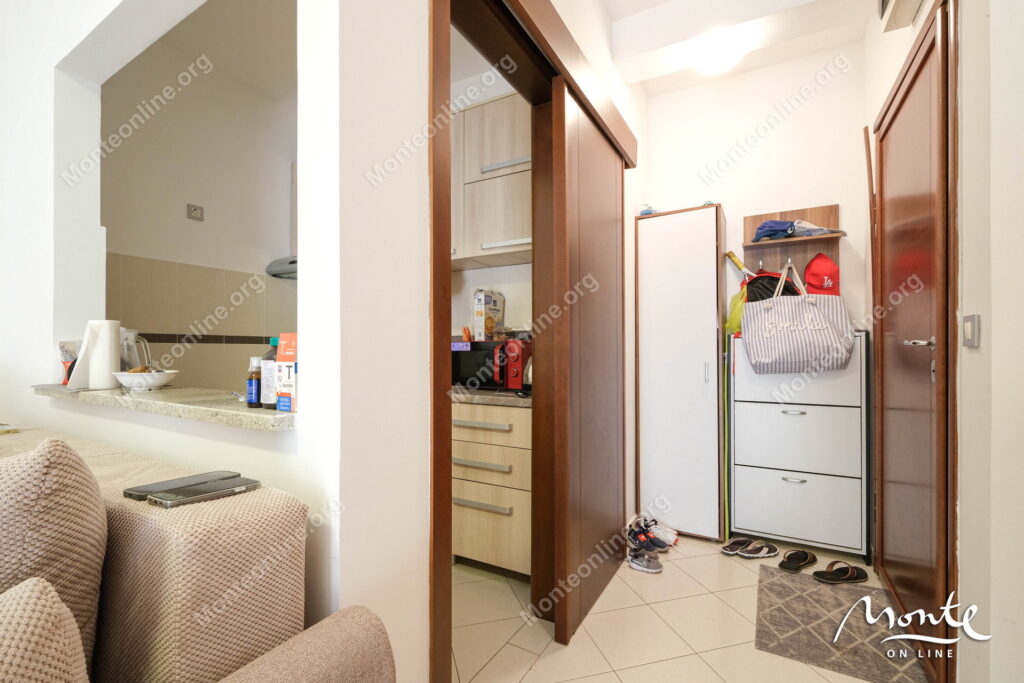 kvartira s 1 spalnej prostornaya terrasa i svezhij remont budva 06