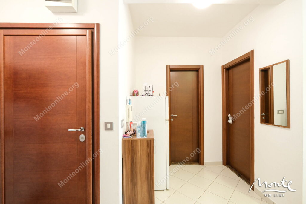 kvartira s 1 spalnej prostornaya terrasa i svezhij remont budva 08