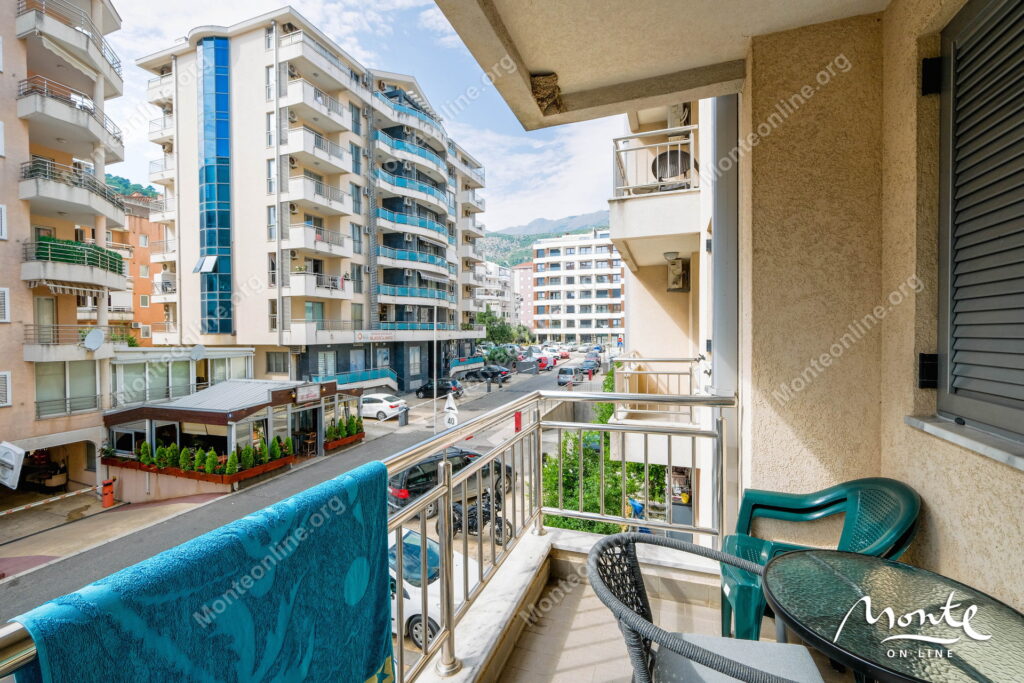 kvartira s 1 spalnej prostornaya terrasa i svezhij remont budva 10