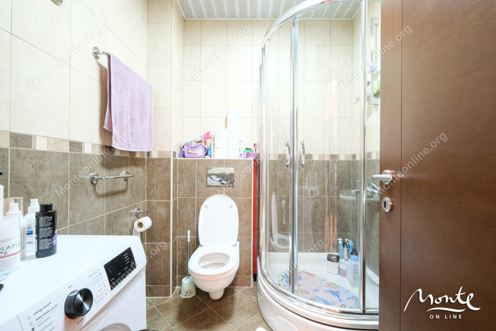 kvartira s 1 spalnej prostornaya terrasa i svezhij remont budva 11