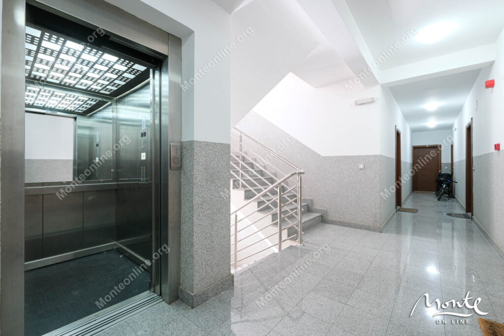 kvartira s 1 spalnej prostornaya terrasa i svezhij remont budva 12