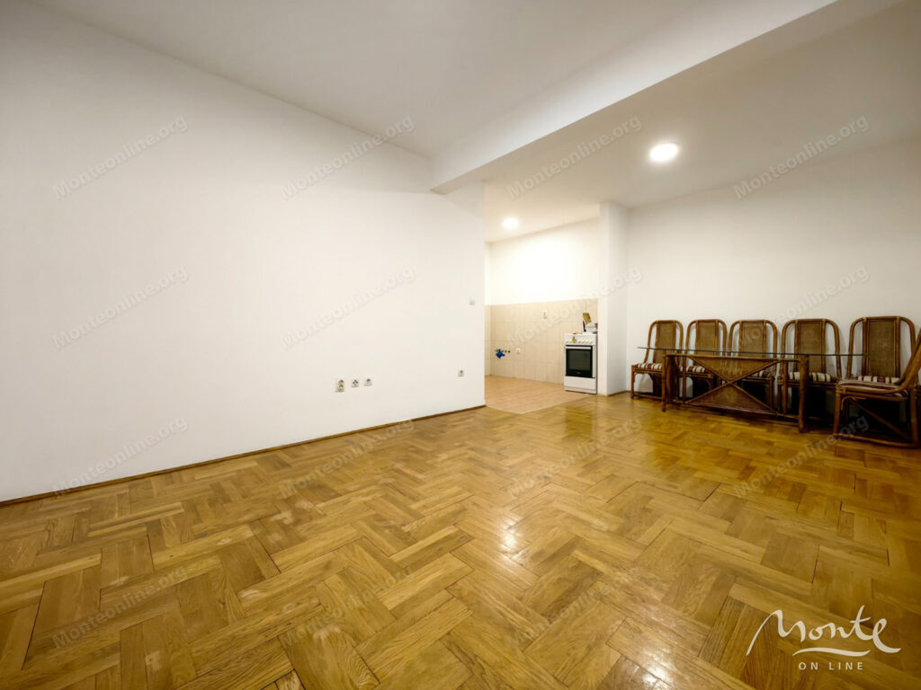 kvartira s 2 spalnyami terrasoj i otlichnoj infrastrukturoj v czentre podgoriczy 02