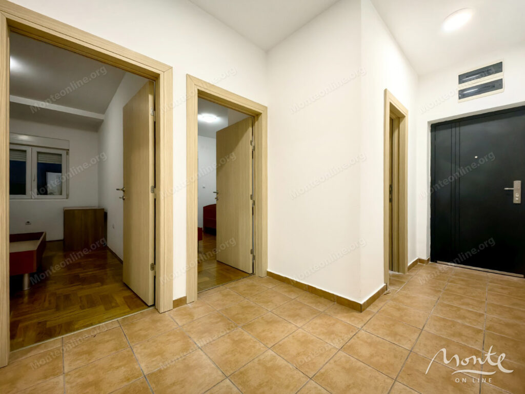 kvartira s 2 spalnyami terrasoj i otlichnoj infrastrukturoj v czentre podgoriczy 04