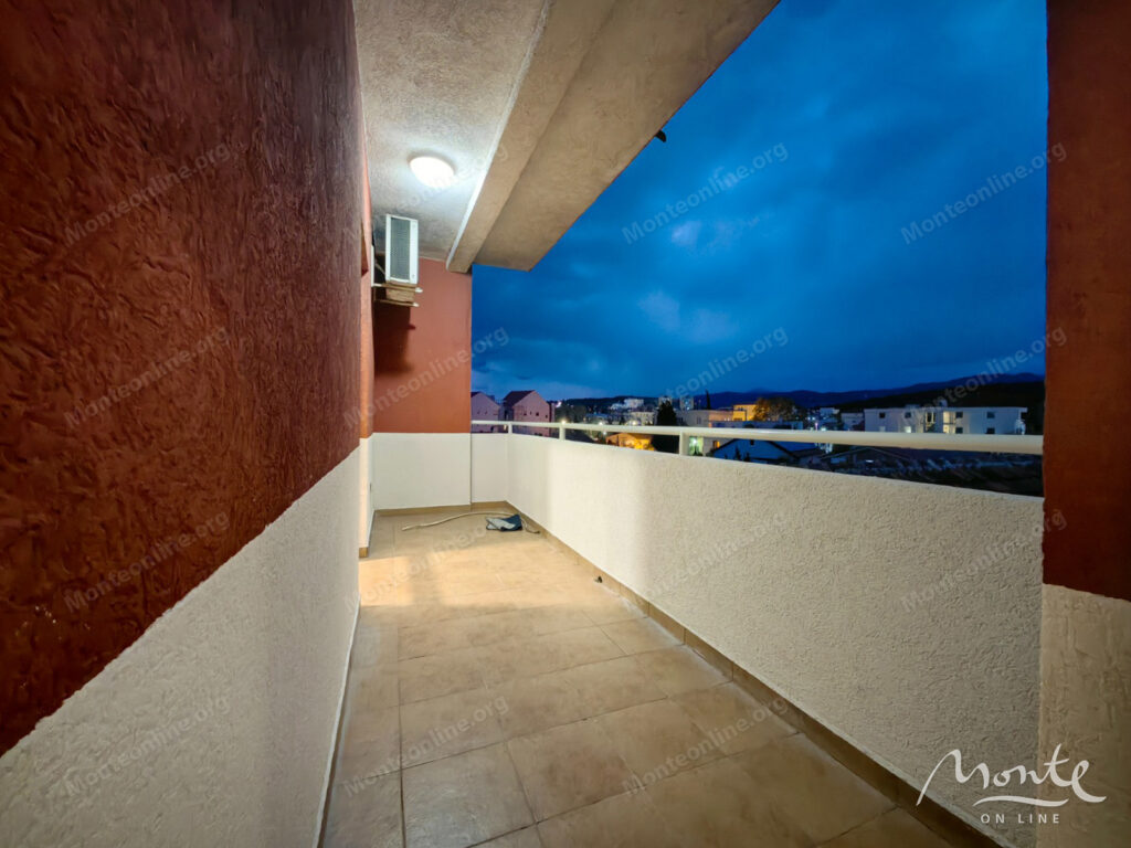 kvartira s 2 spalnyami terrasoj i otlichnoj infrastrukturoj v czentre podgoriczy 12