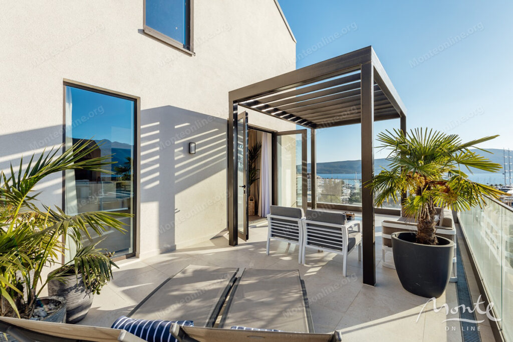 novyj penthaus v porto montenegro s potryasayushhim vidom na boka kotorskij zaliv 07