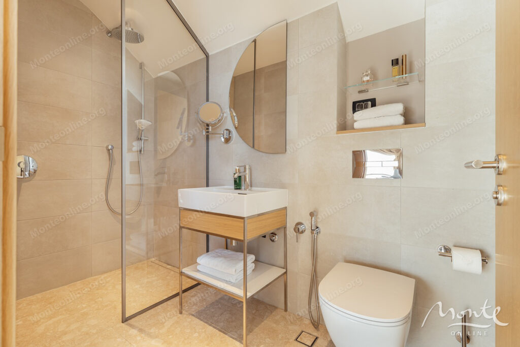 novyj penthaus v porto montenegro s potryasayushhim vidom na boka kotorskij zaliv 26