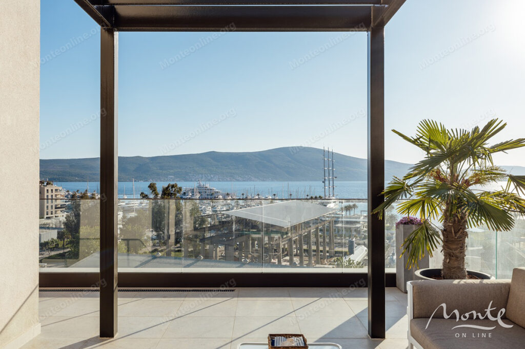 novyj penthaus v porto montenegro s potryasayushhim vidom na boka kotorskij zaliv 33