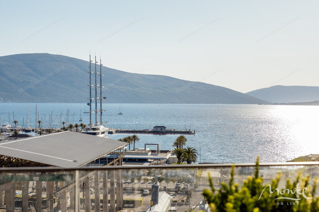 novyj penthaus v porto montenegro s potryasayushhim vidom na boka kotorskij zaliv 35