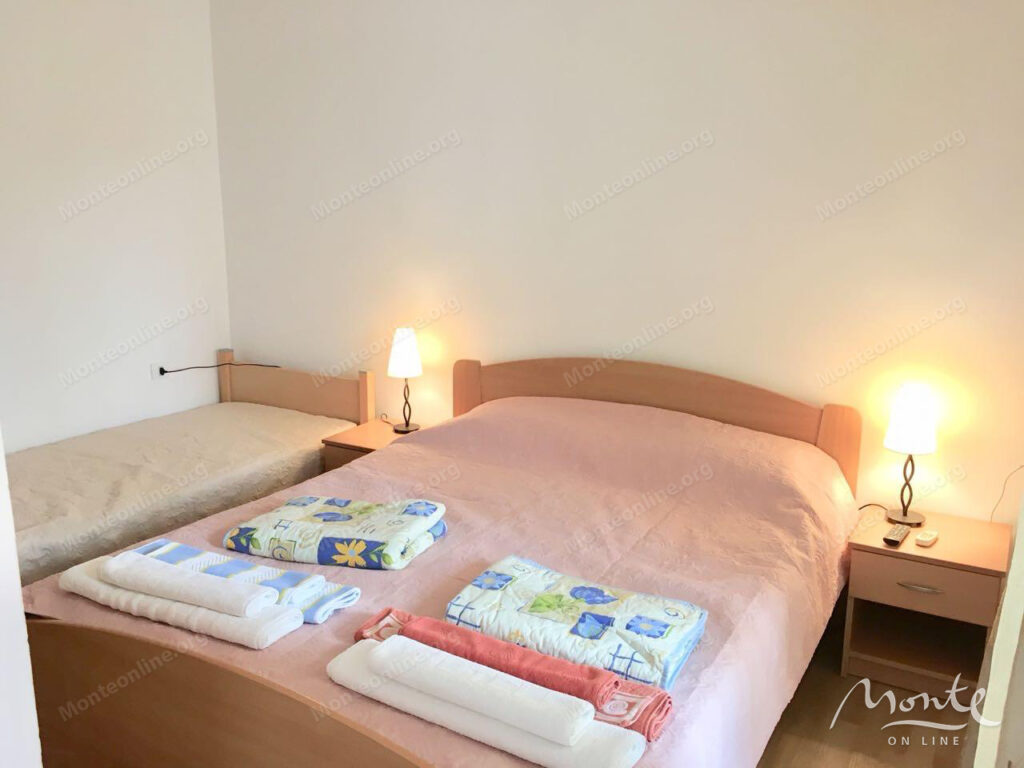 otel na 5 apartamentov v tihom rajone sutomore ryadom s morem 10