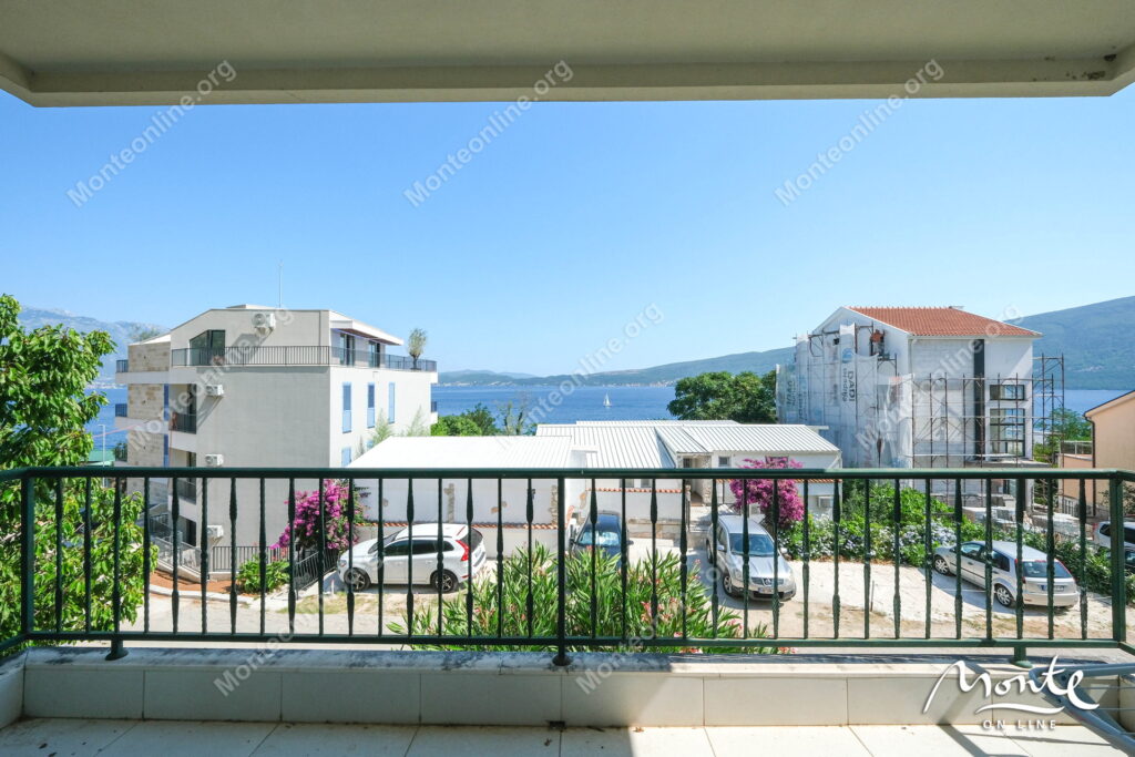 prostornaya 1 spalnaya kvartira v biele u morya s bassejnom 03