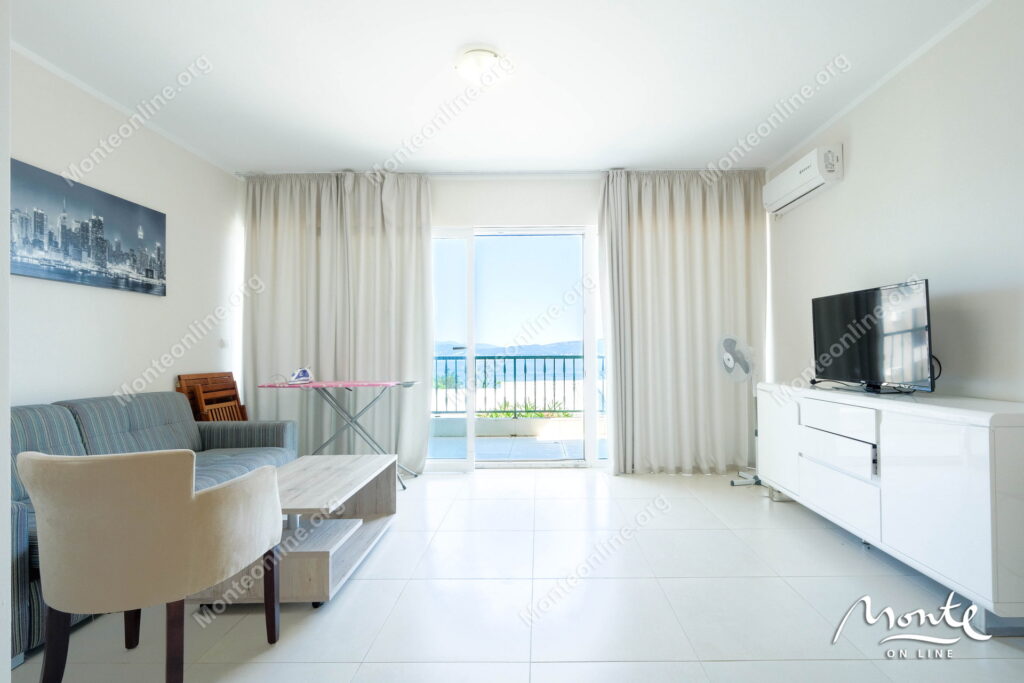 prostornaya 1 spalnaya kvartira v biele u morya s bassejnom 04