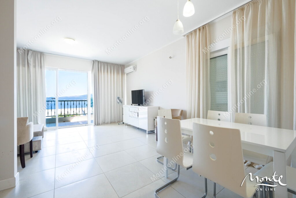 prostornaya 1 spalnaya kvartira v biele u morya s bassejnom 07