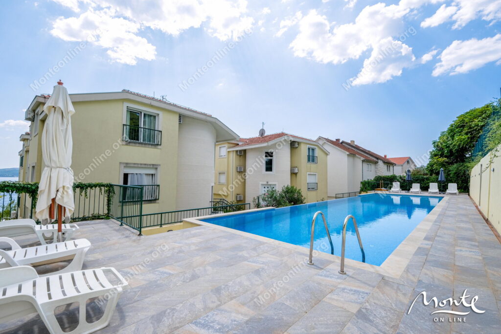 prostornaya 1 spalnaya kvartira v biele u morya s bassejnom 24