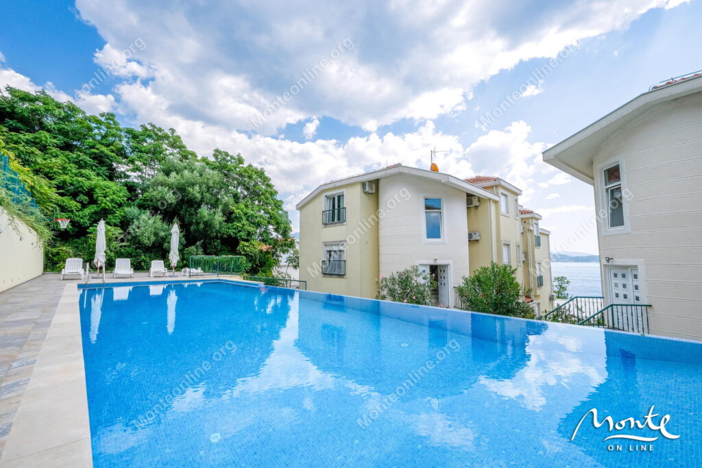 prostornaya 1 spalnaya kvartira v biele u morya s bassejnom 26