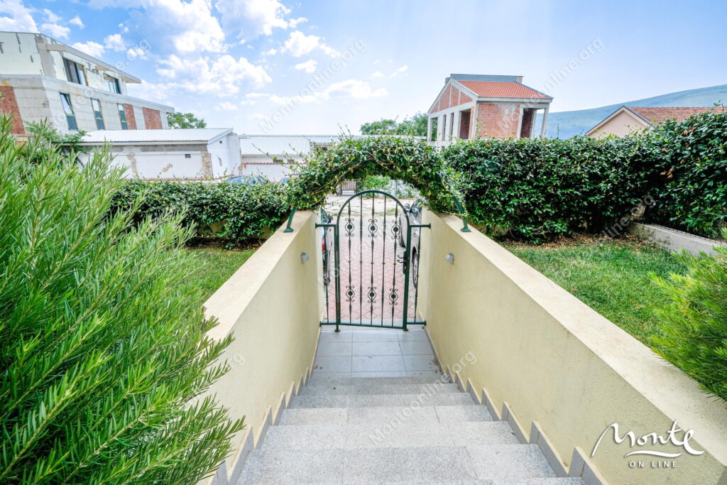 prostornaya 1 spalnaya kvartira v biele u morya s bassejnom 28