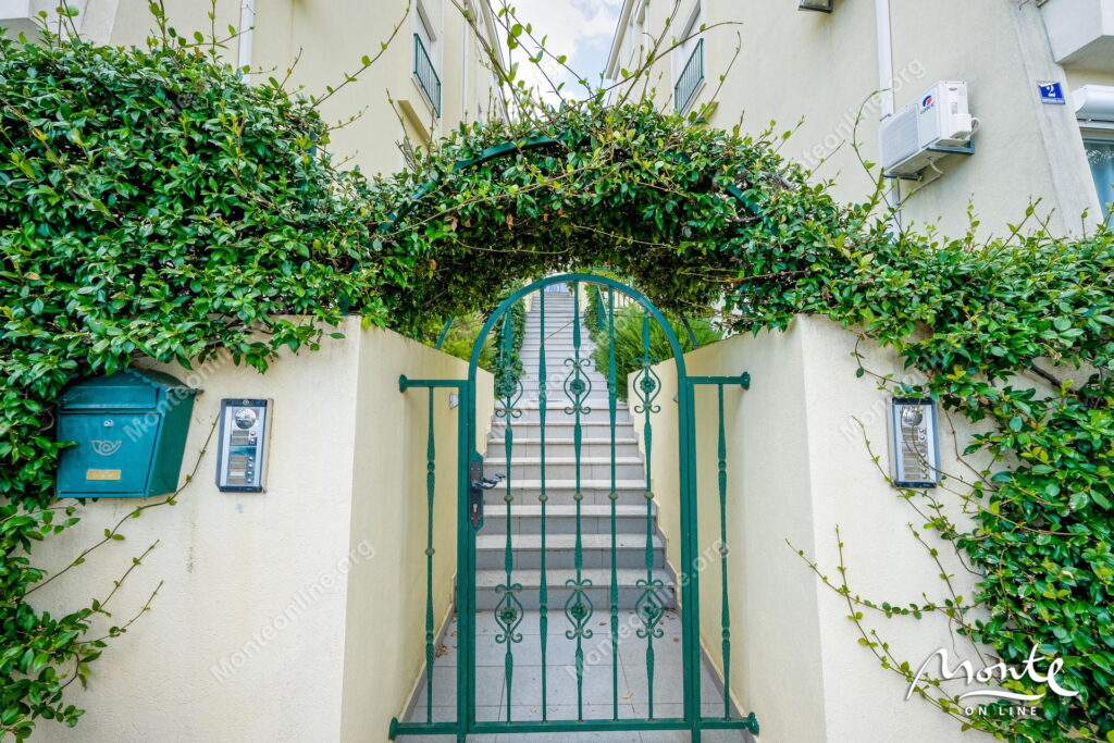 prostornaya 1 spalnaya kvartira v biele u morya s bassejnom 30