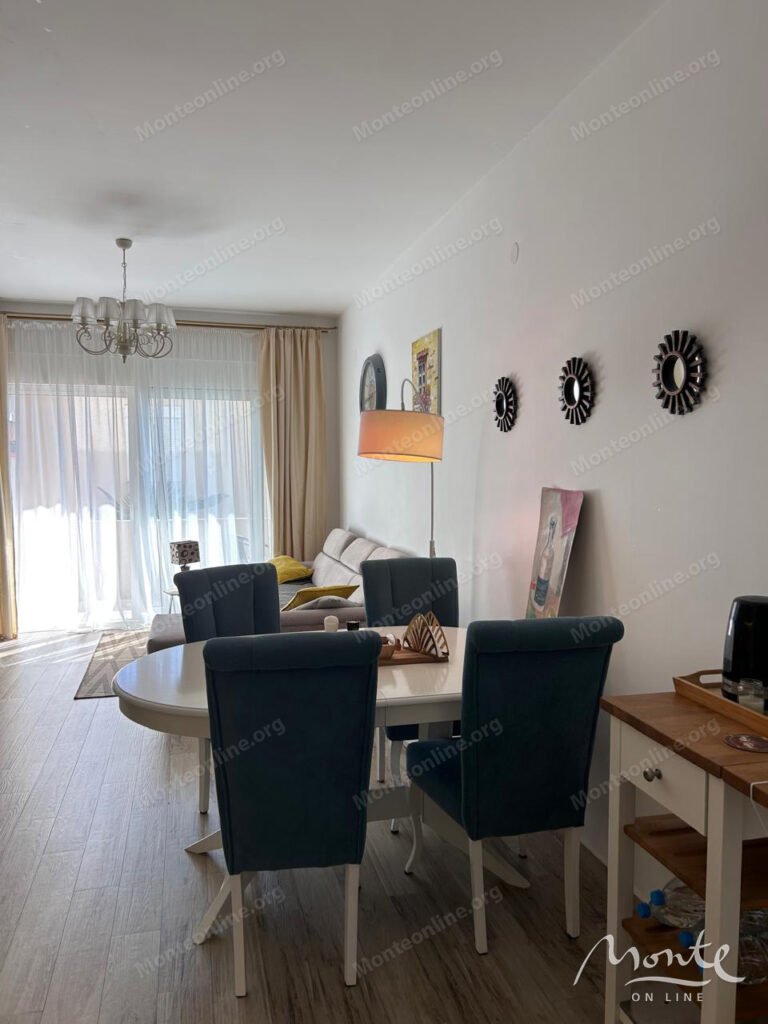 prostornaya 2 spalnaya kvartira na pervoj linii s vidom na adriatiku v dobra voda bar 03