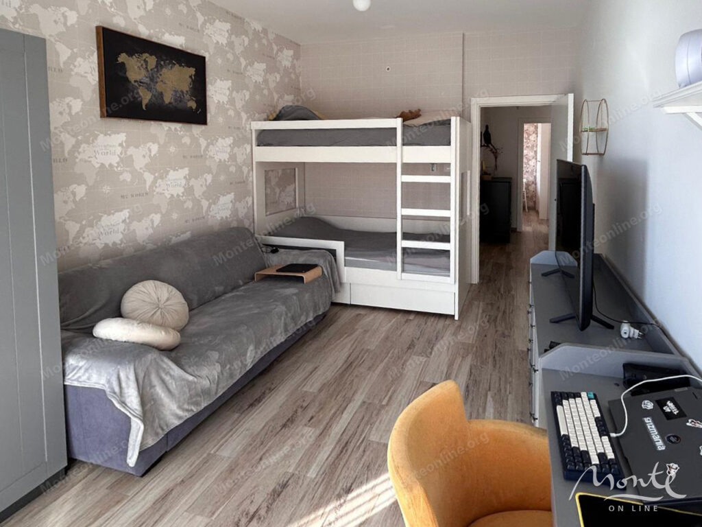 prostornaya 2 spalnaya kvartira na pervoj linii s vidom na adriatiku v dobra voda bar 07