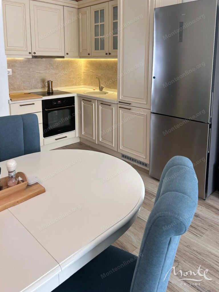 prostornaya 2 spalnaya kvartira na pervoj linii s vidom na adriatiku v dobra voda bar 11