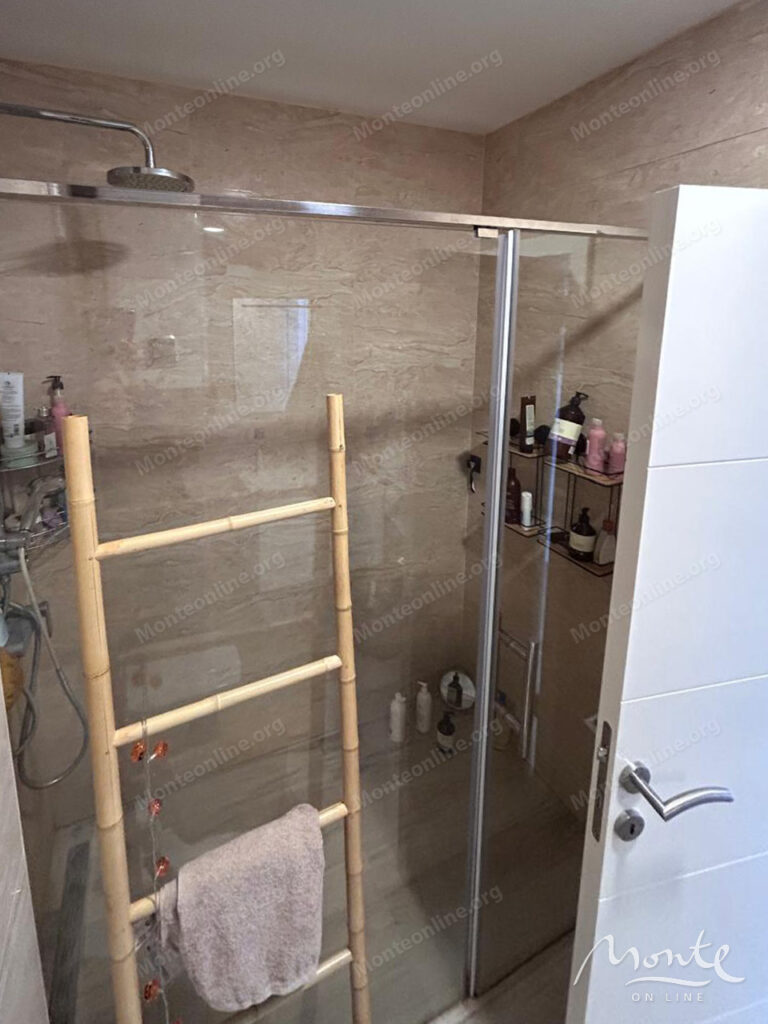 prostornaya 2 spalnaya kvartira na pervoj linii s vidom na adriatiku v dobra voda bar 20