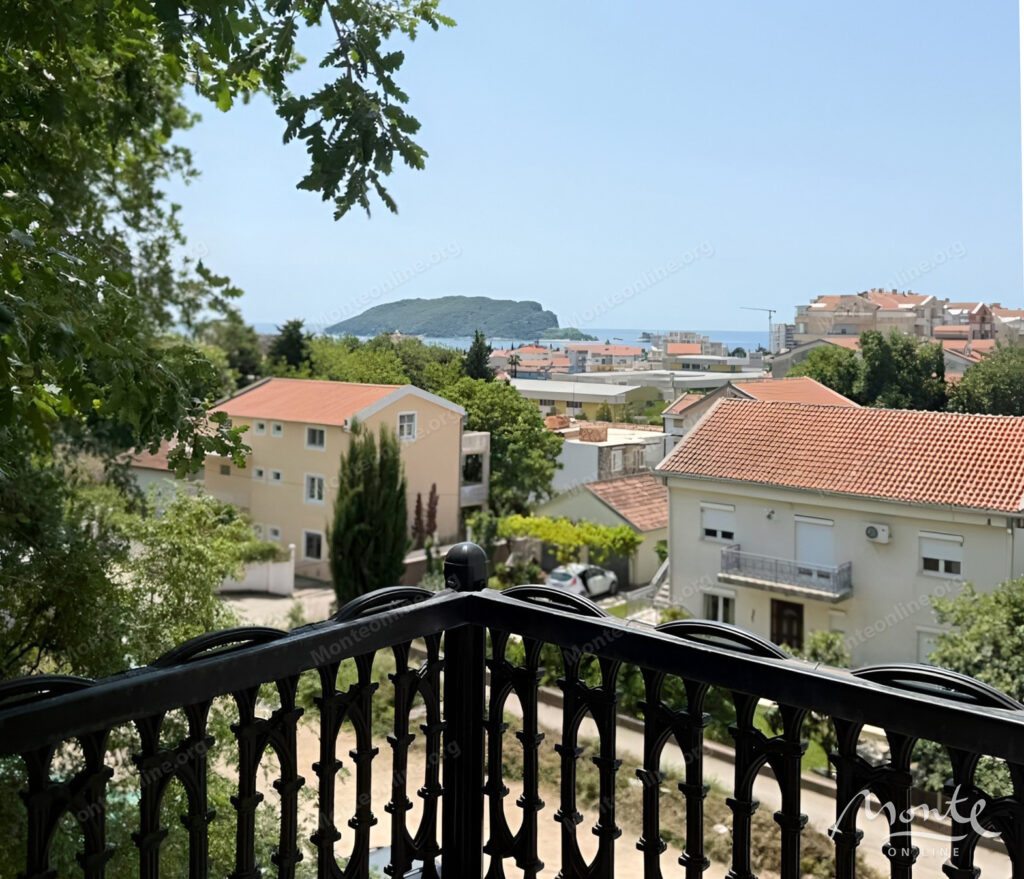 prostornaya 2 spalnaya kvartira v novom dome s vidom na more budva 01