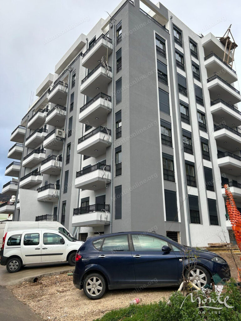 prostornaya 2 spalnaya kvartira v novom dome s vidom na more budva 04