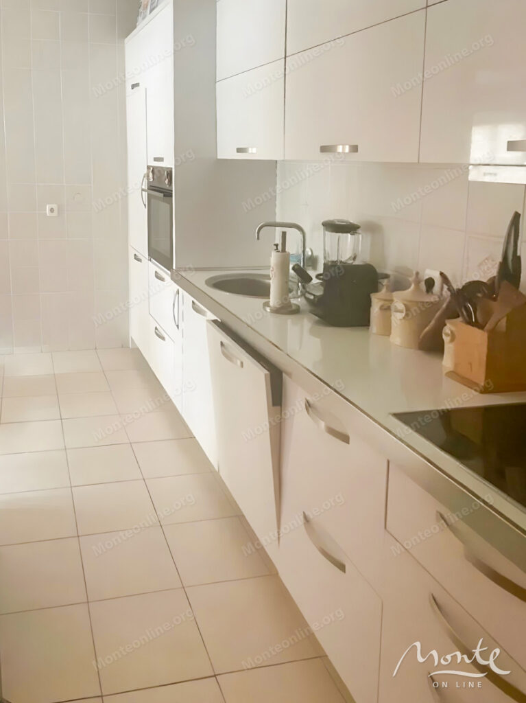 prostornaya kvartira s 3 spalnyami v czentre podgoriczy 04