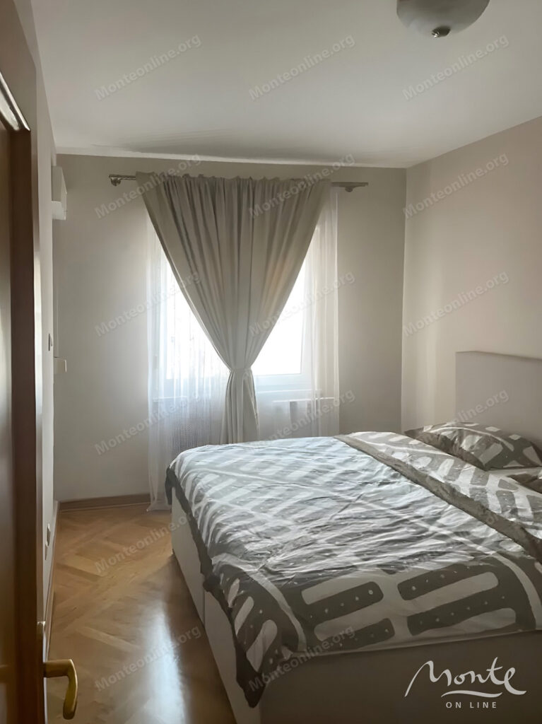 prostornaya kvartira s 3 spalnyami v czentre podgoriczy 05