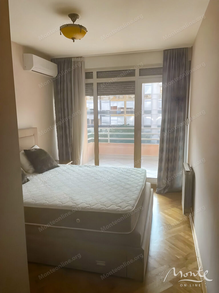 prostornaya kvartira s 3 spalnyami v czentre podgoriczy 06