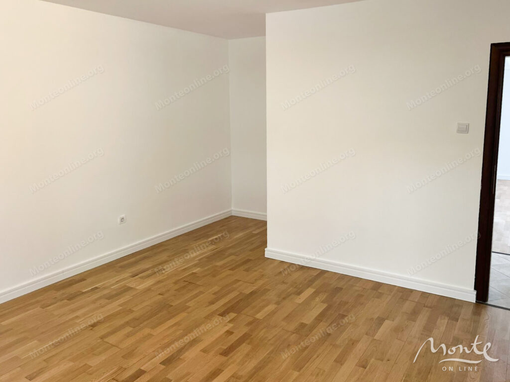 prostornaya kvartira s dvumya terrasami v petrovcze 05