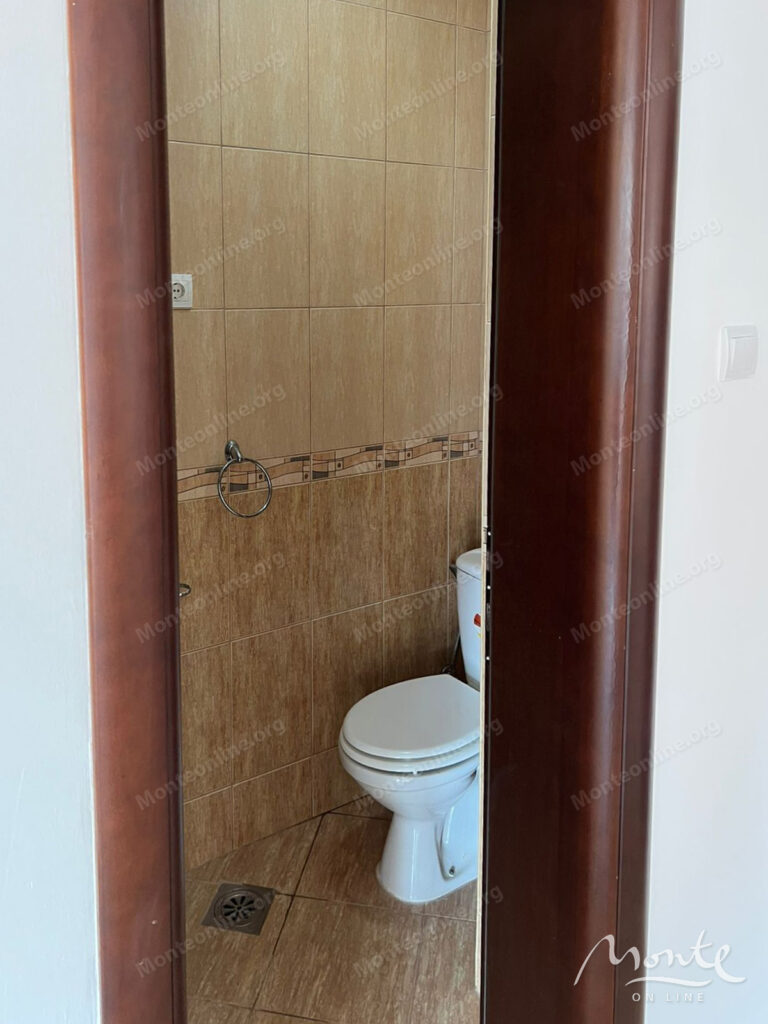 prostornaya kvartira s dvumya terrasami v petrovcze 08