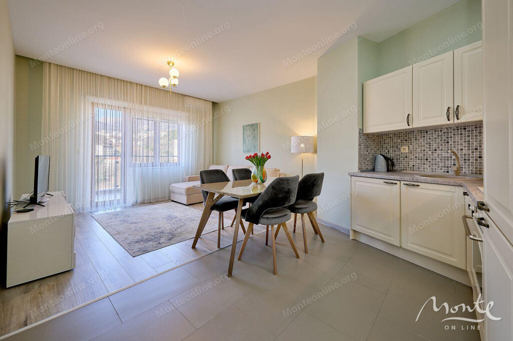 prostornaya kvartira s terrasoj i vidom na more belvedere residence bechichi 01