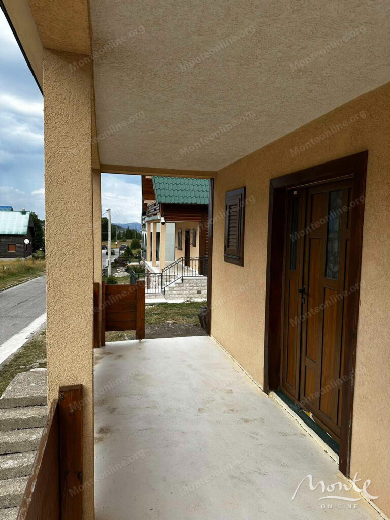 prostornyj dom s garazhom i terrasami v motichki gaj zhablyak 05