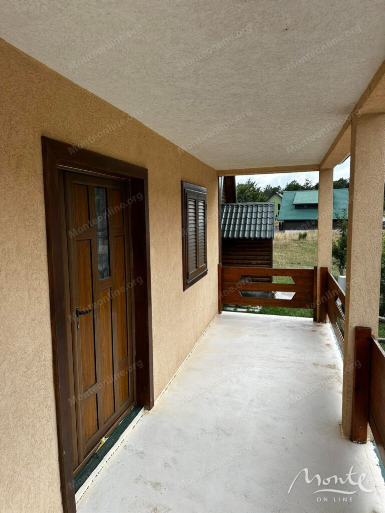 prostornyj dom s garazhom i terrasami v motichki gaj zhablyak 06