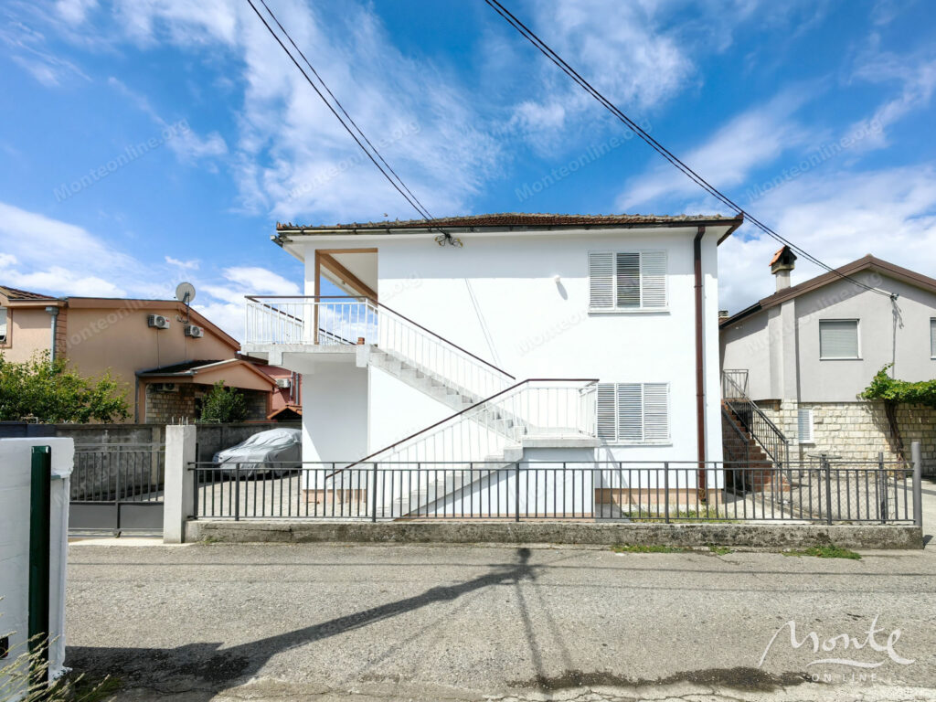 prostornyj dom v spokojnom zelenom rajone toloshi podgoricza 03